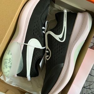Nike womens running shoes brand new size 9
